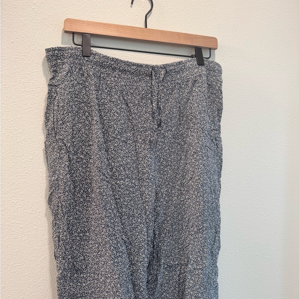 Sag Harbor Navy and White Patterned Pants